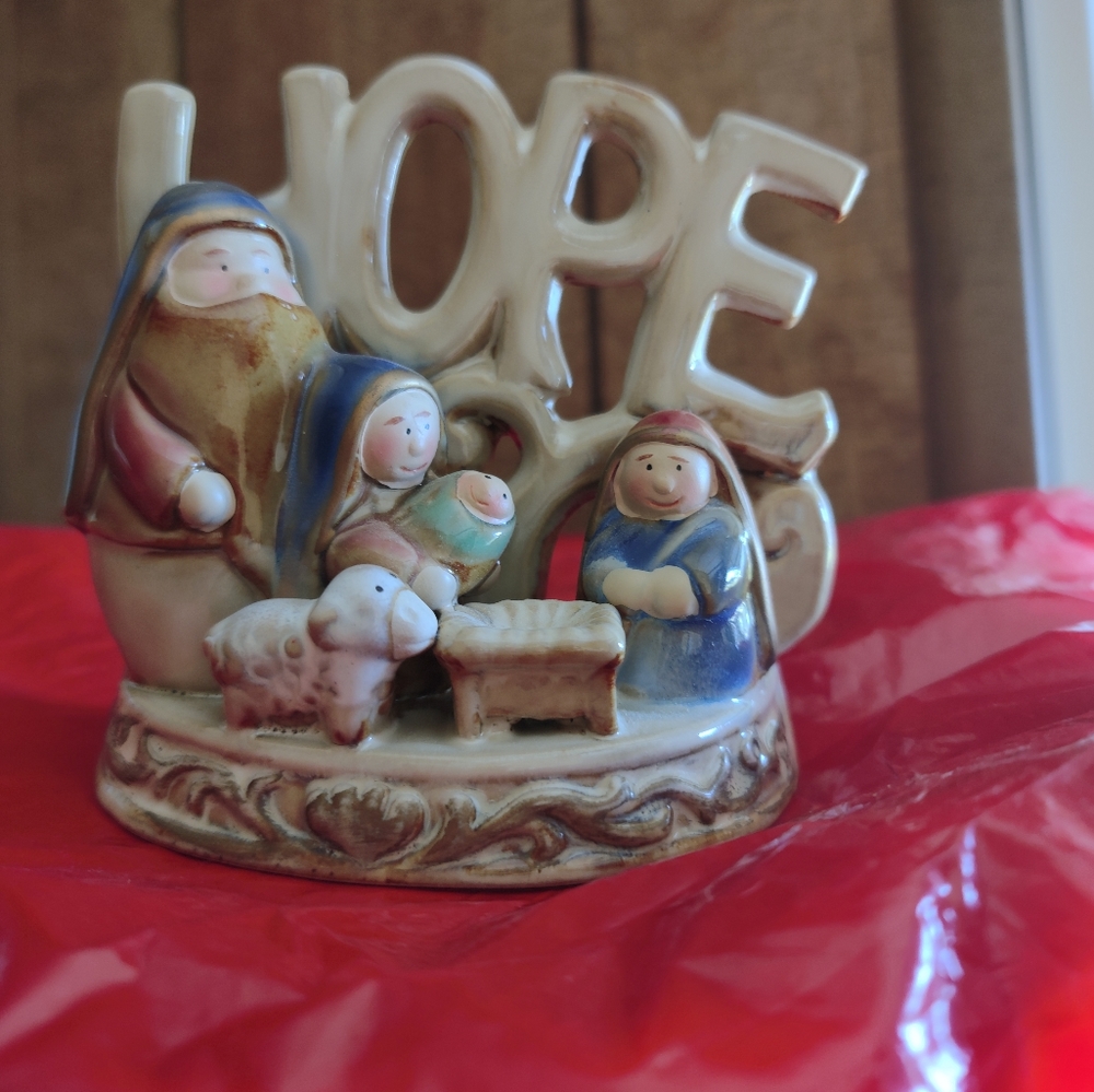 BRAND NEW!!! DELUXE IMPORTS CHRISTMAS "HOPE" NATIVITY SET. PORCELAIN MADE.